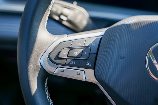 2025 Volkswagen Tiguan SE photo 12