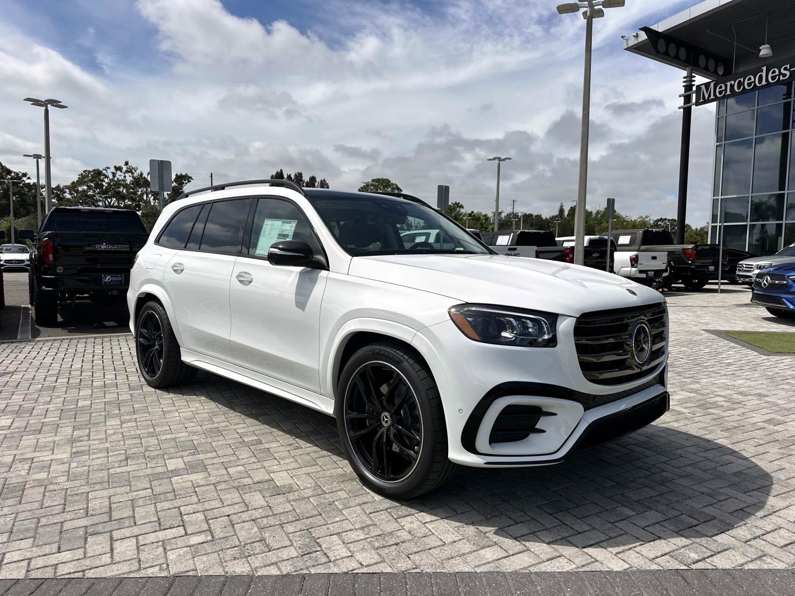 2026 Mercedes Benz GLS 450 4MATIC photo 2