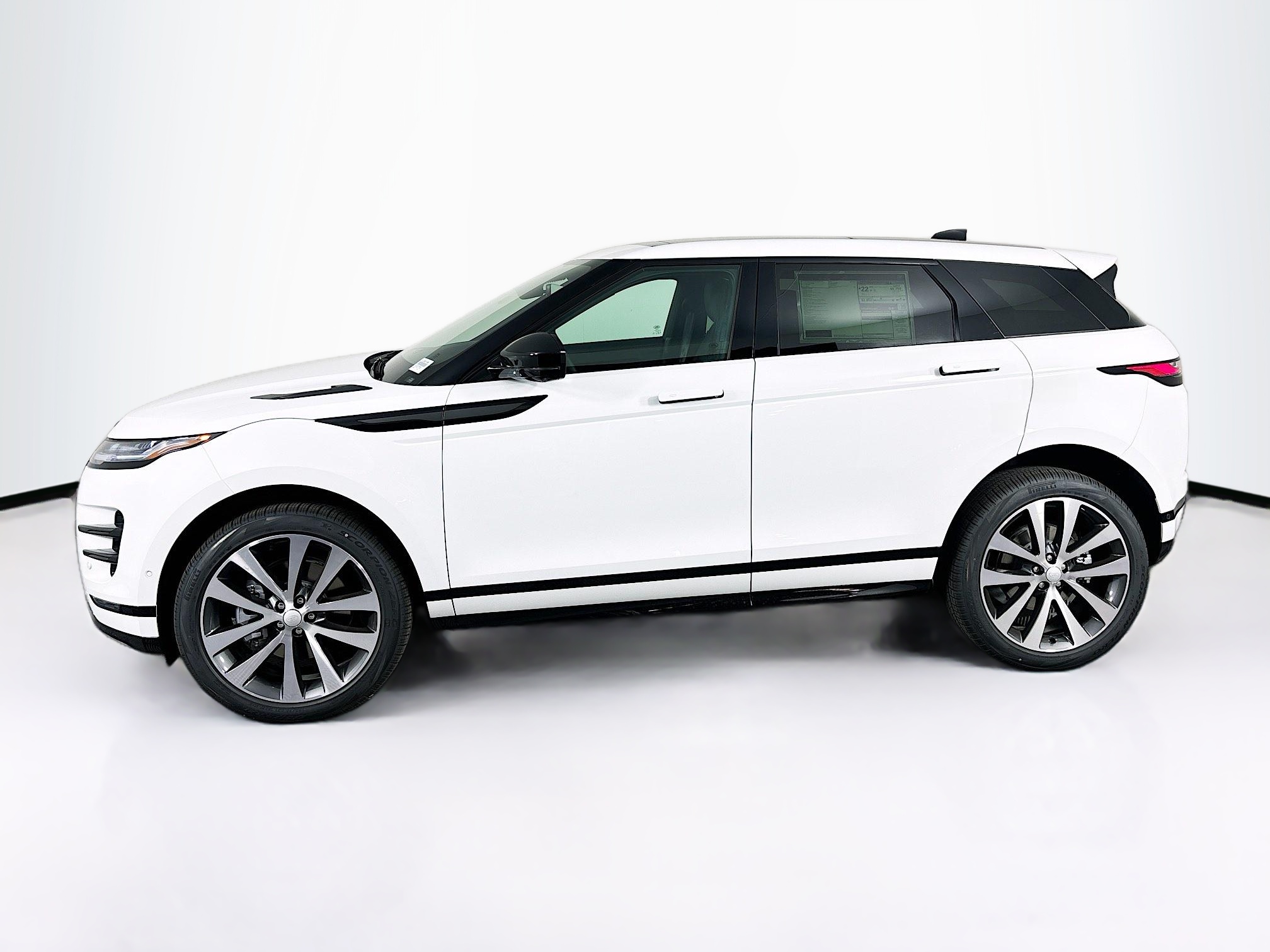 2026 Land Rover Range Rover Evoque Dynamic SE photo 4