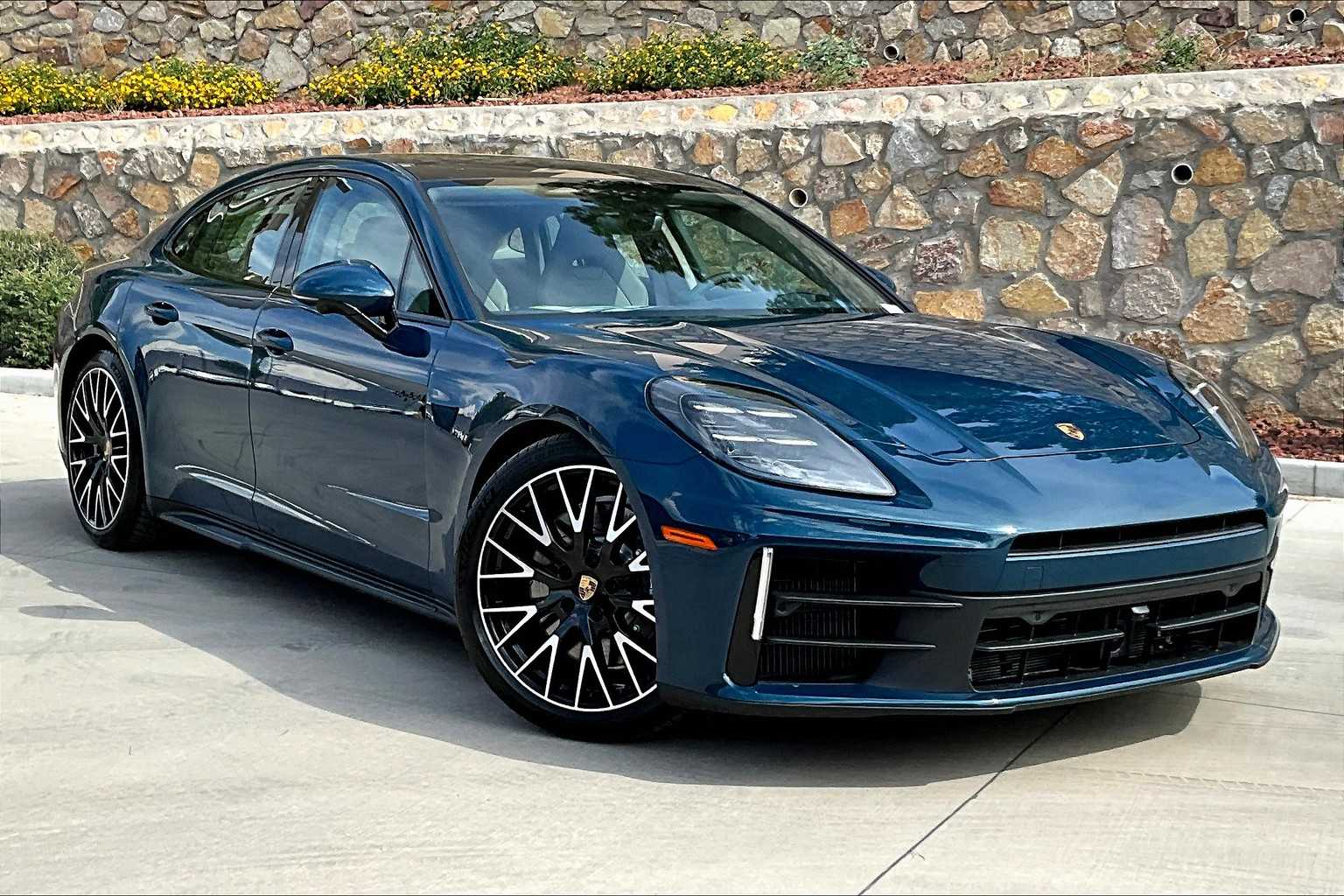 2025 Porsche Panamera 4 E-Hybrid photo 9