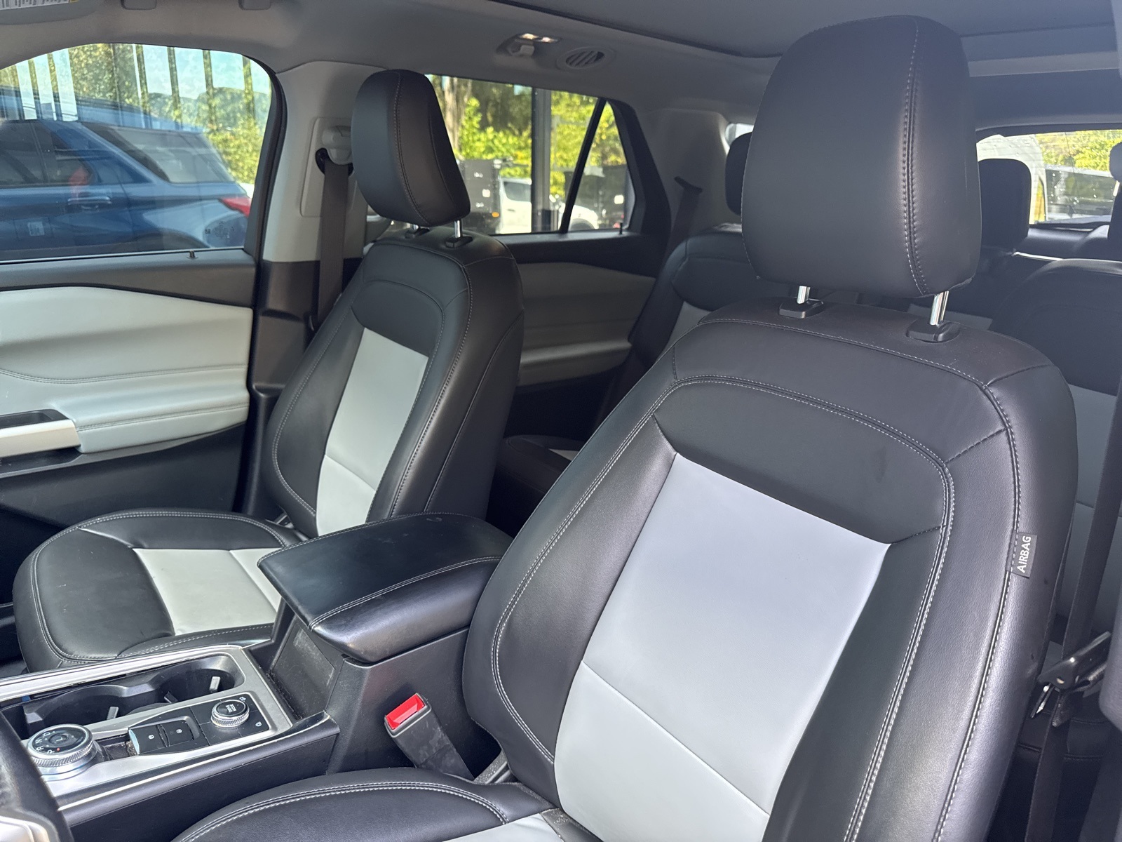 2022 Ford Explorer XLT photo 37