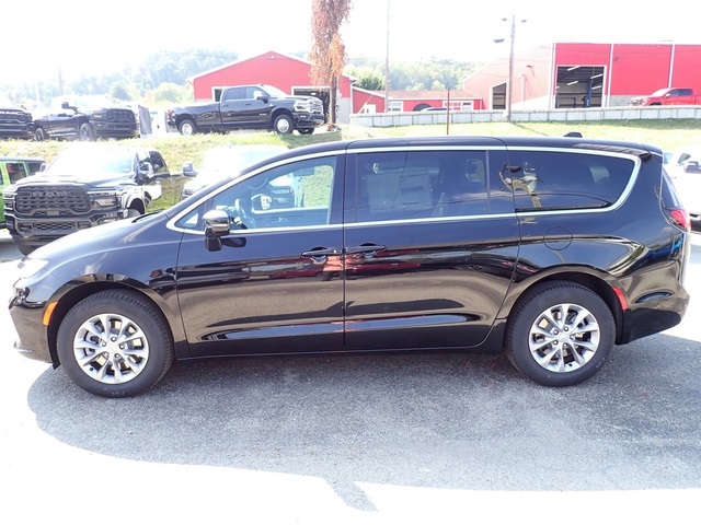 2026 Chrysler Pacifica photo 2