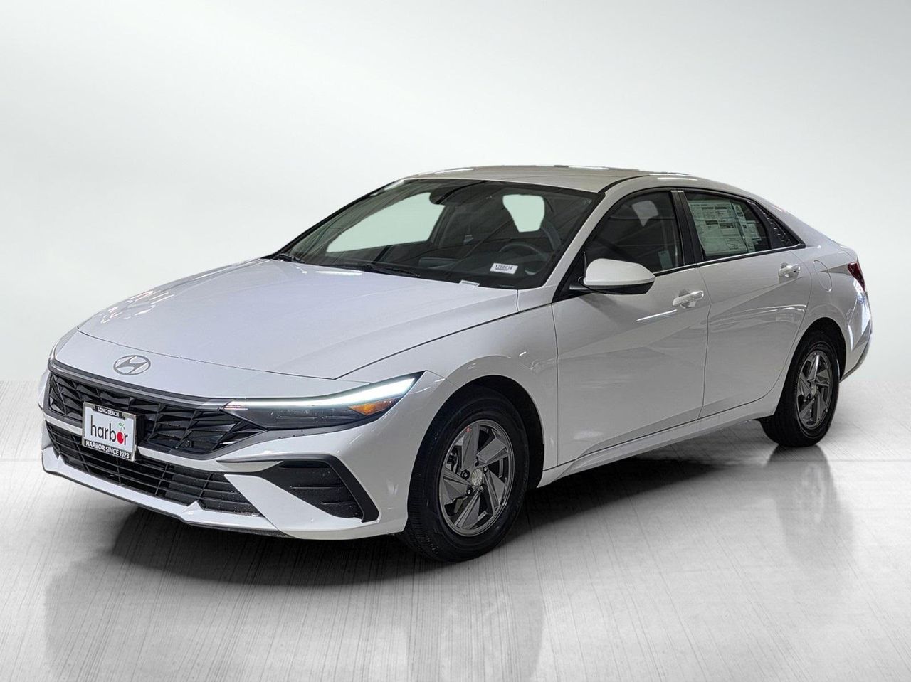 2026 Hyundai Elantra SE photo 3