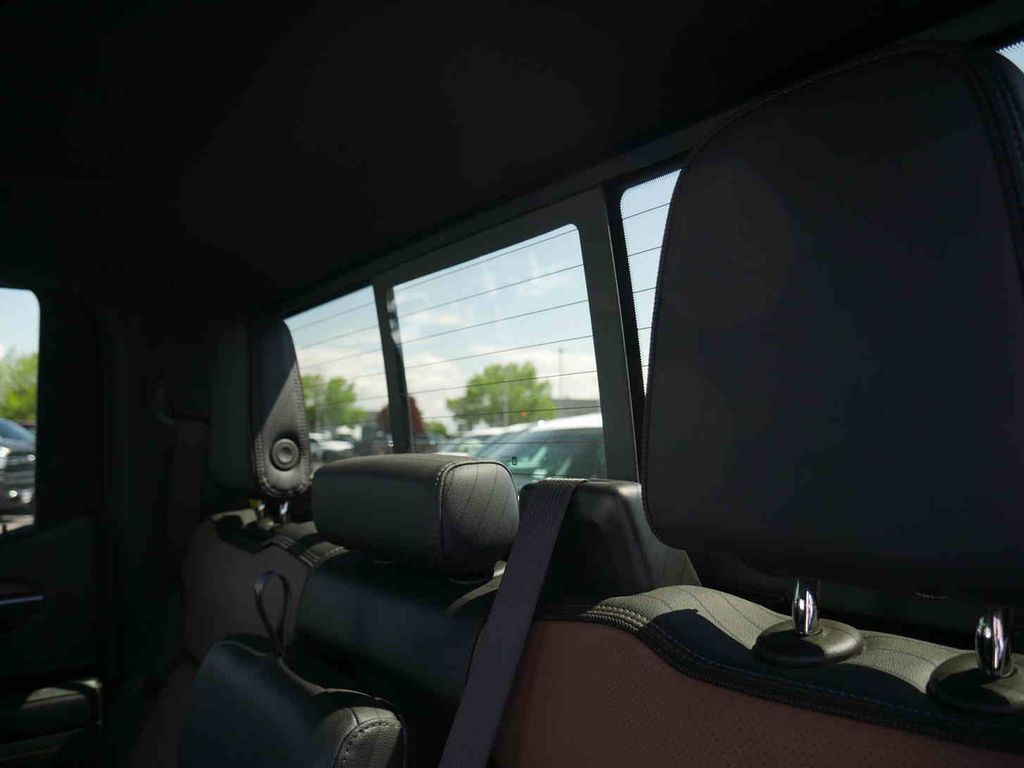 2024 Chevrolet Silverado 1500 High Country photo 12