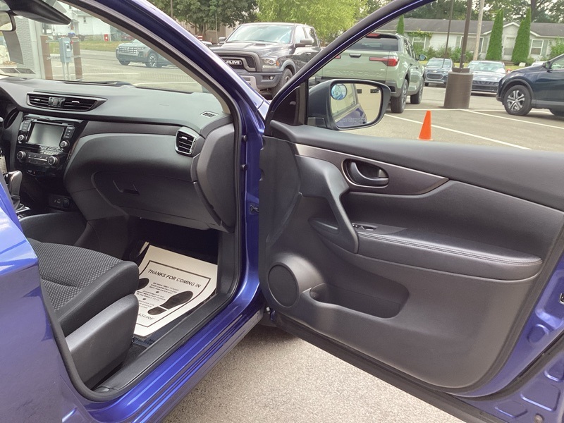 2022 Nissan Rogue Sport S photo 16