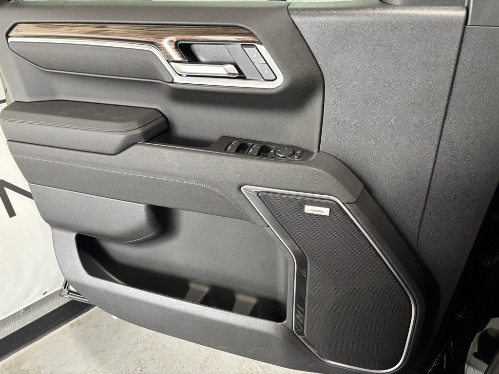 2025 Chevrolet Silverado 1500 RST photo 4
