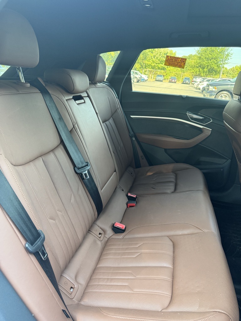 2019 Audi e-tron Prestige photo 6