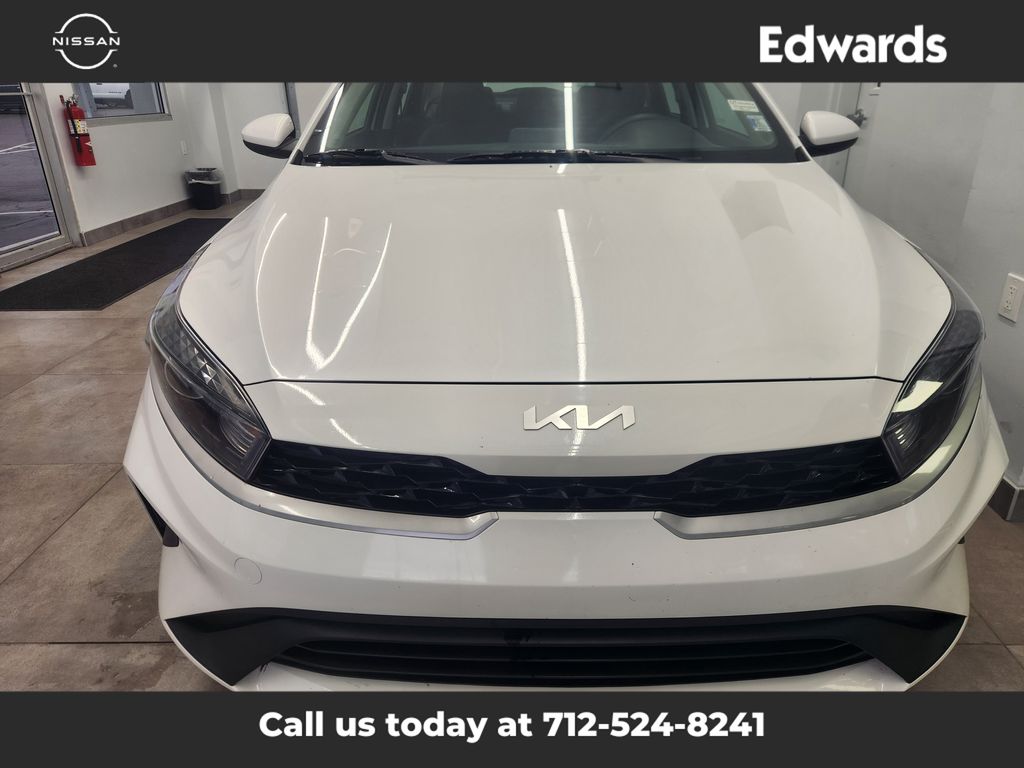 2024 Kia Forte LXS photo 3