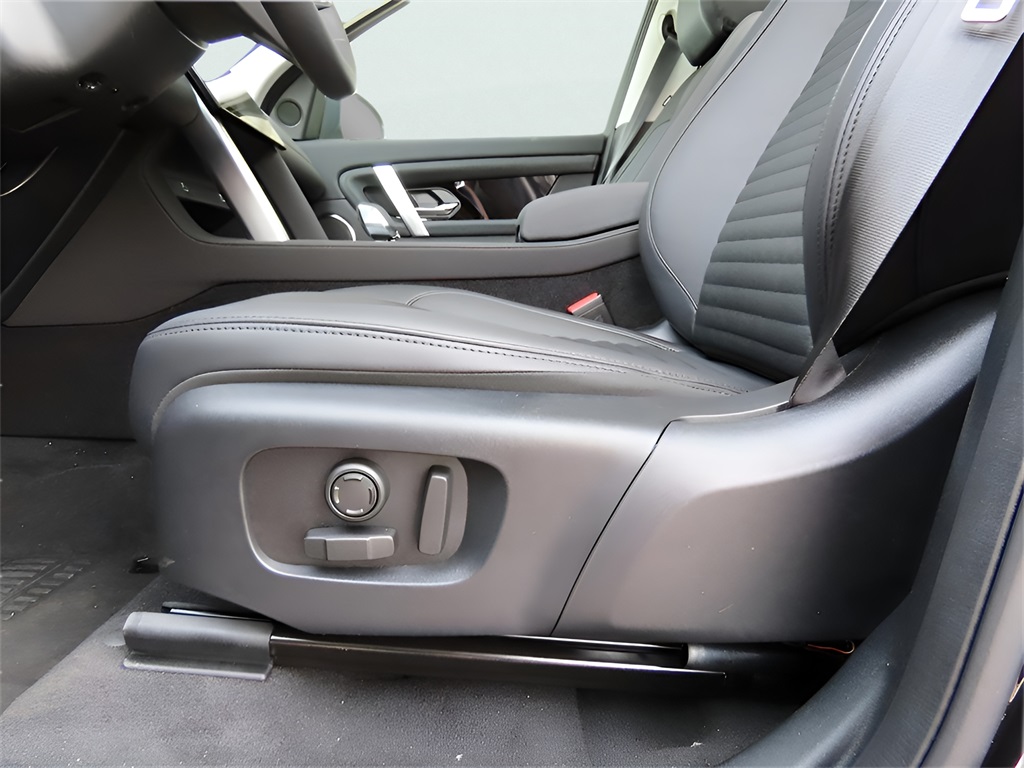 2025 Land Rover Discovery Sport S photo 43