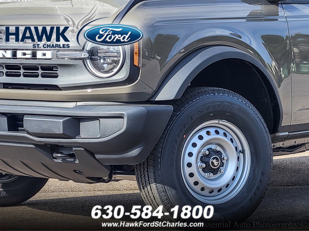 2025 Ford Bronco Base photo 2