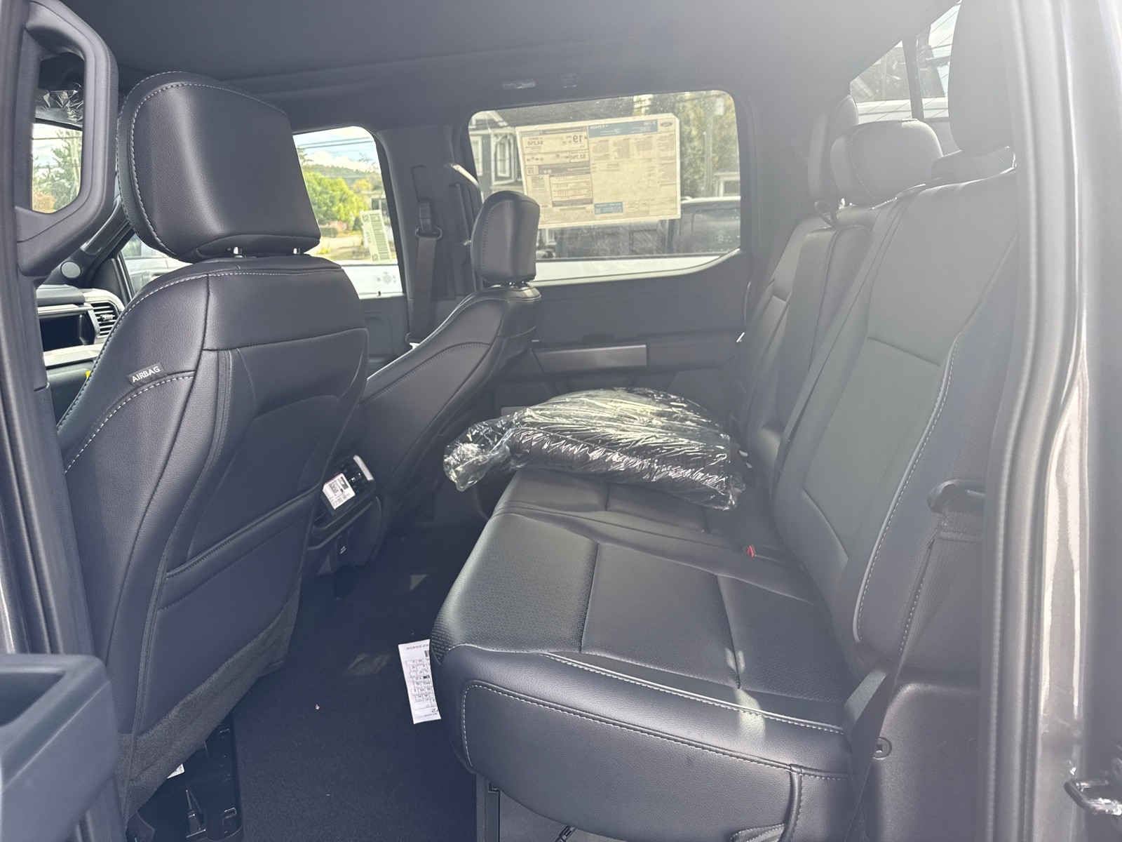 2025 Ford F-150 Lariat photo 8
