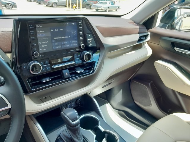 2022 Toyota Highlander XLE photo 19