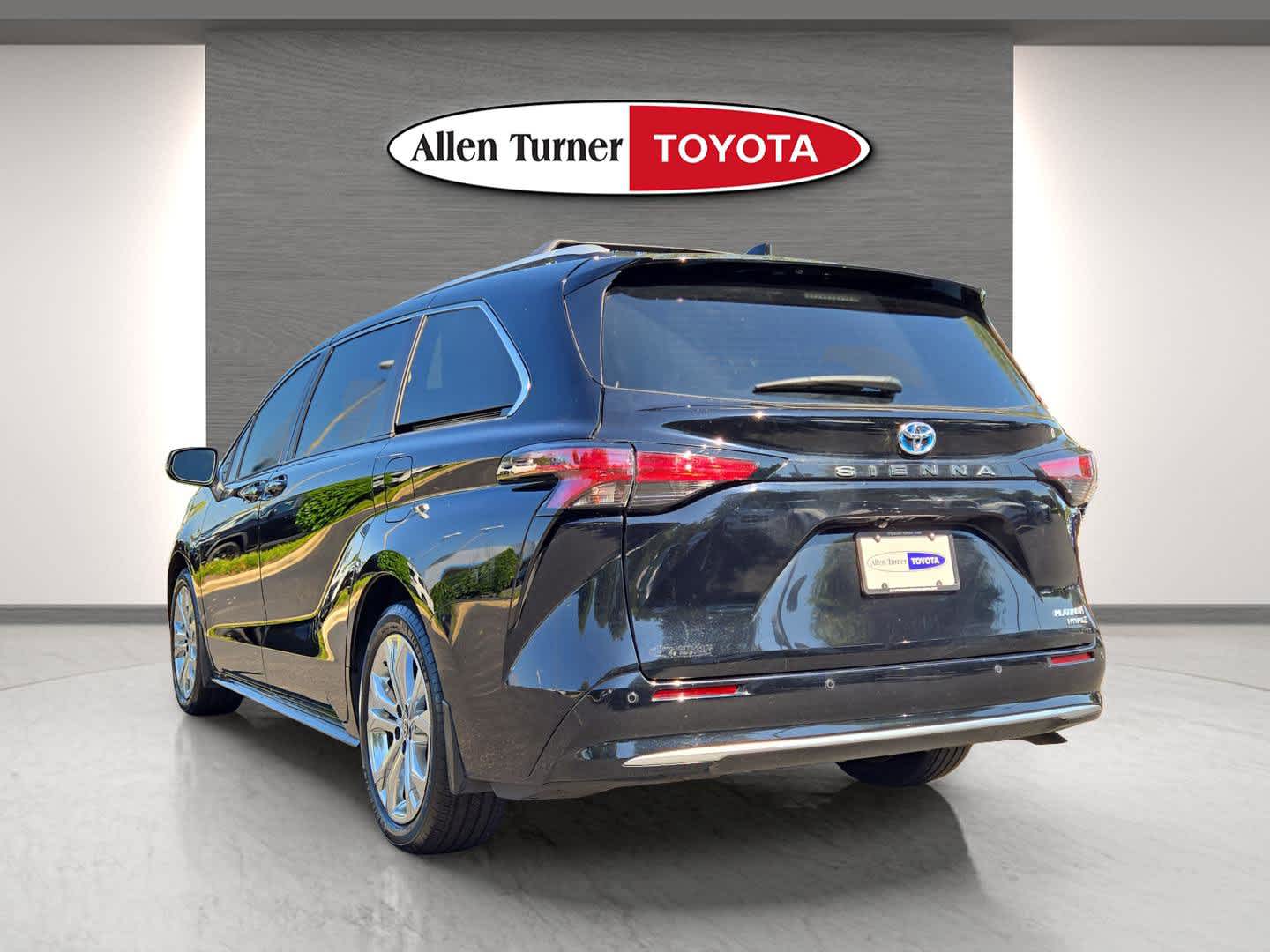 2024 Toyota Sienna Platinum photo 7