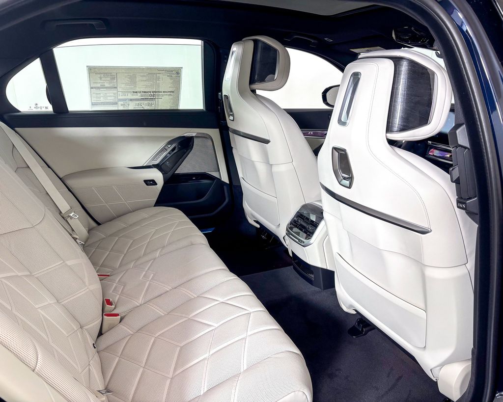 2025 Bmw 750e 750e xDrive photo 21