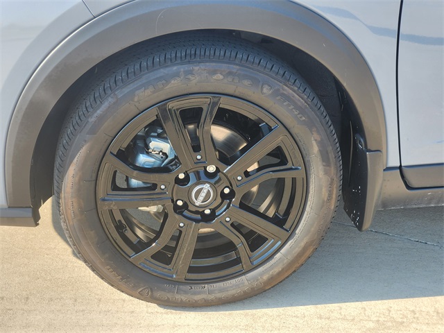 2024 Nissan Kicks SR photo 8