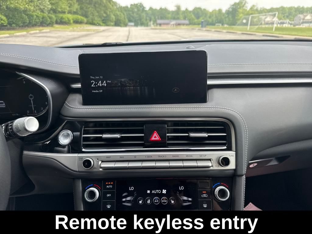 2025 Genesis G70 2.5T photo 24