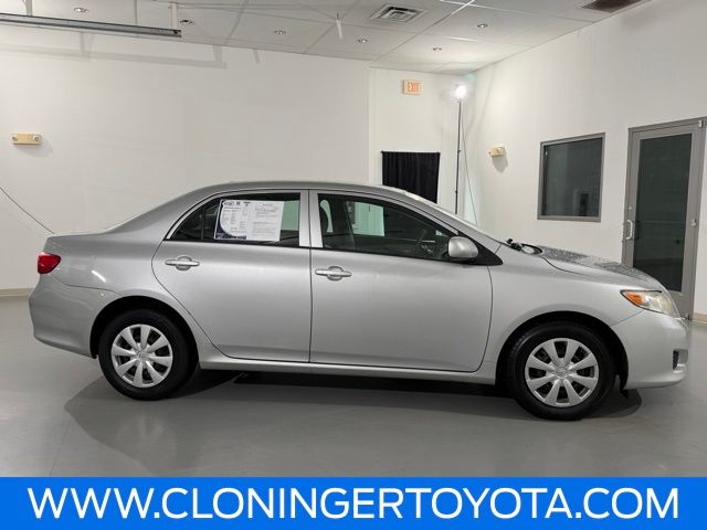 2010 Toyota Corolla LE photo 2