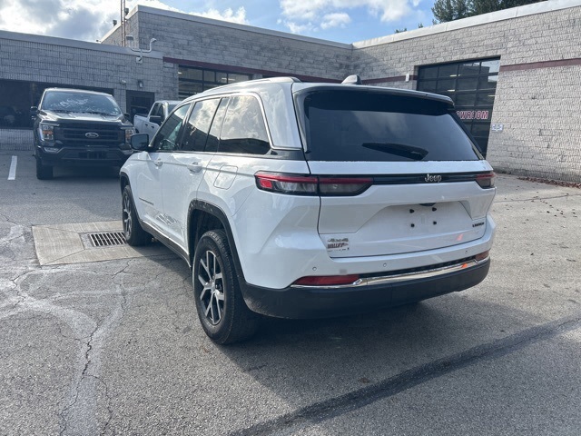 2023 Jeep Grand Cherokee Limited photo 3
