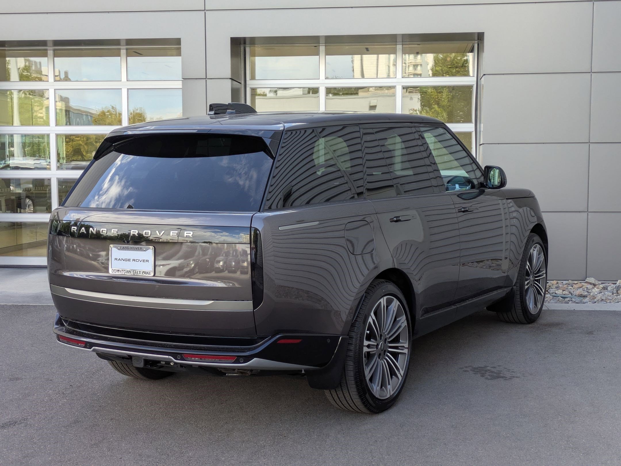 2025 Land Rover Range Rover SE photo 4