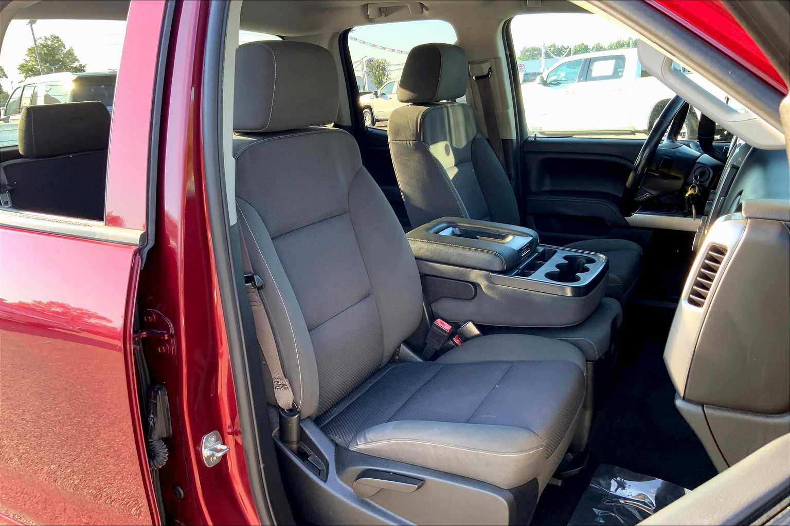 2017 Chevrolet Silverado 1500 LT photo 8