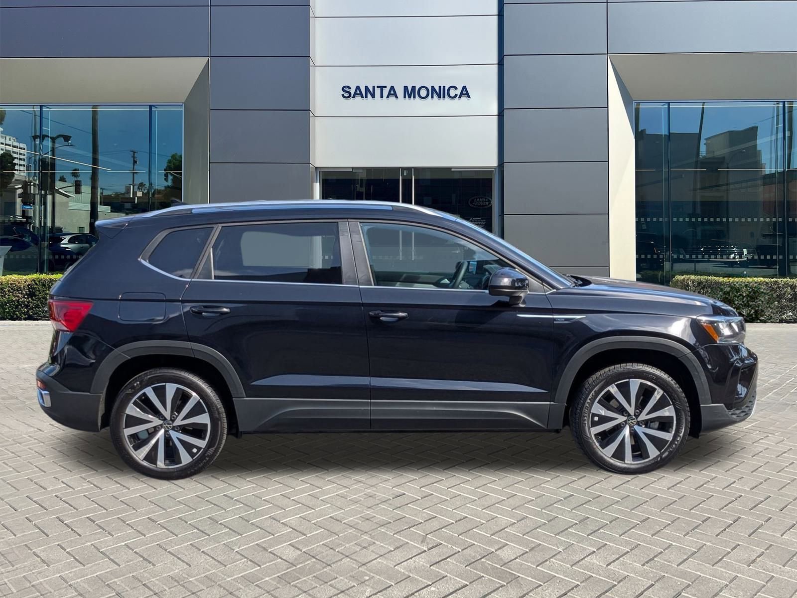 2022 Volkswagen Taos SE photo 3