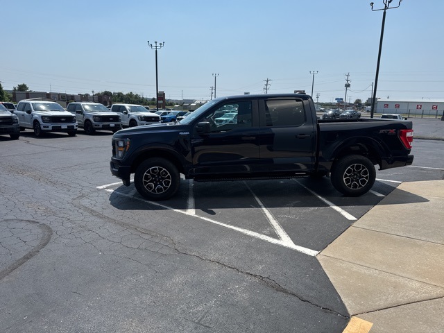 2023 Ford F-150 XL photo 2