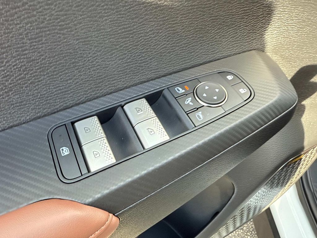 2025 Mitsubishi Outlander SEL photo 18