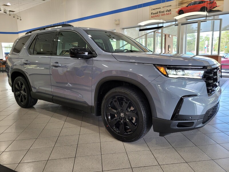 2025 Honda Pilot Black Edition photo 3