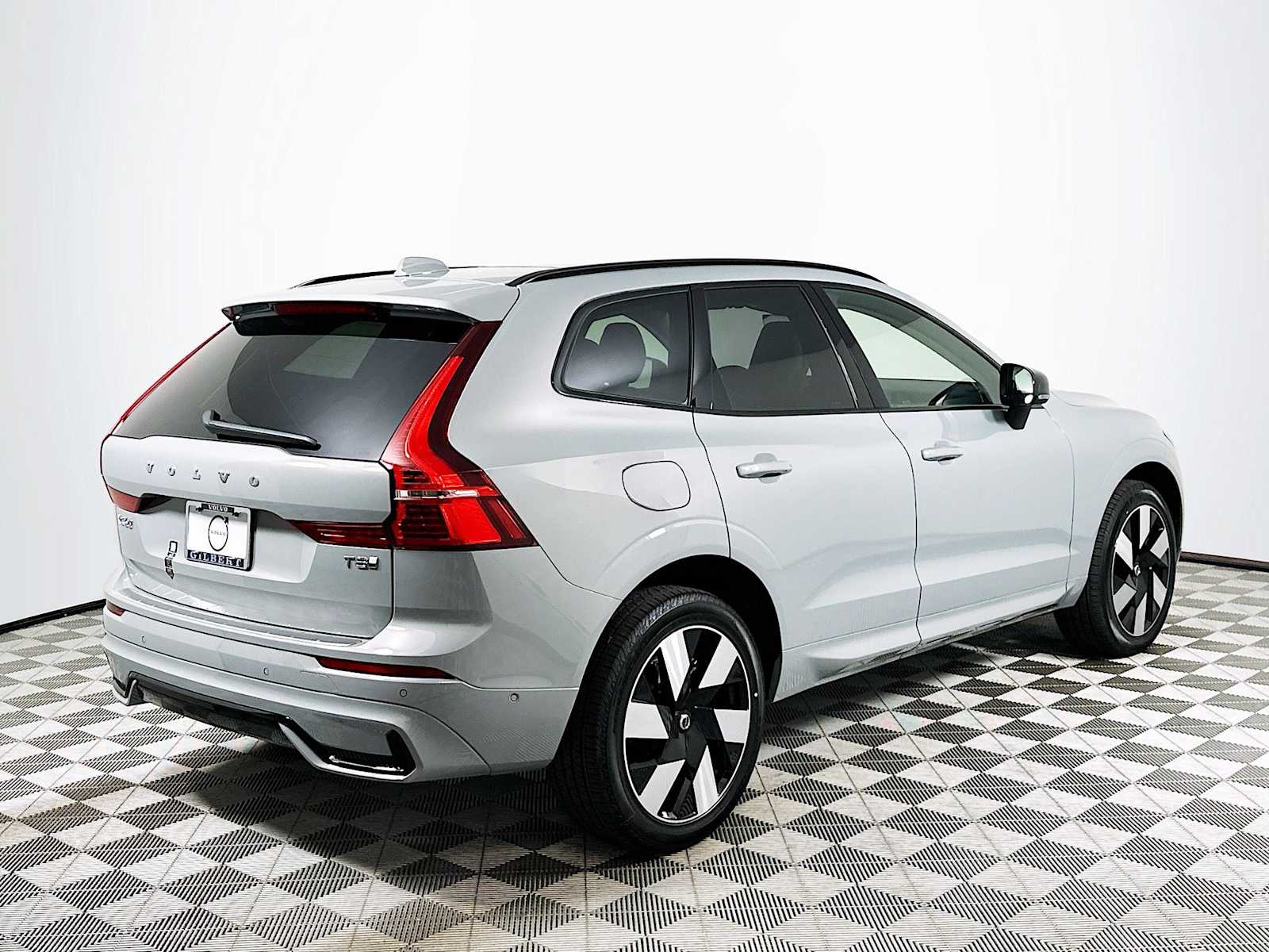 2025 Volvo XC60 T8 Plus photo 6
