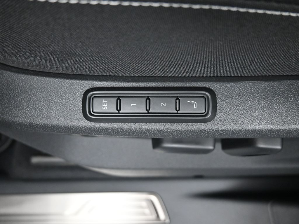 2025 Volkswagen Atlas SEL Premium R-Line photo 38