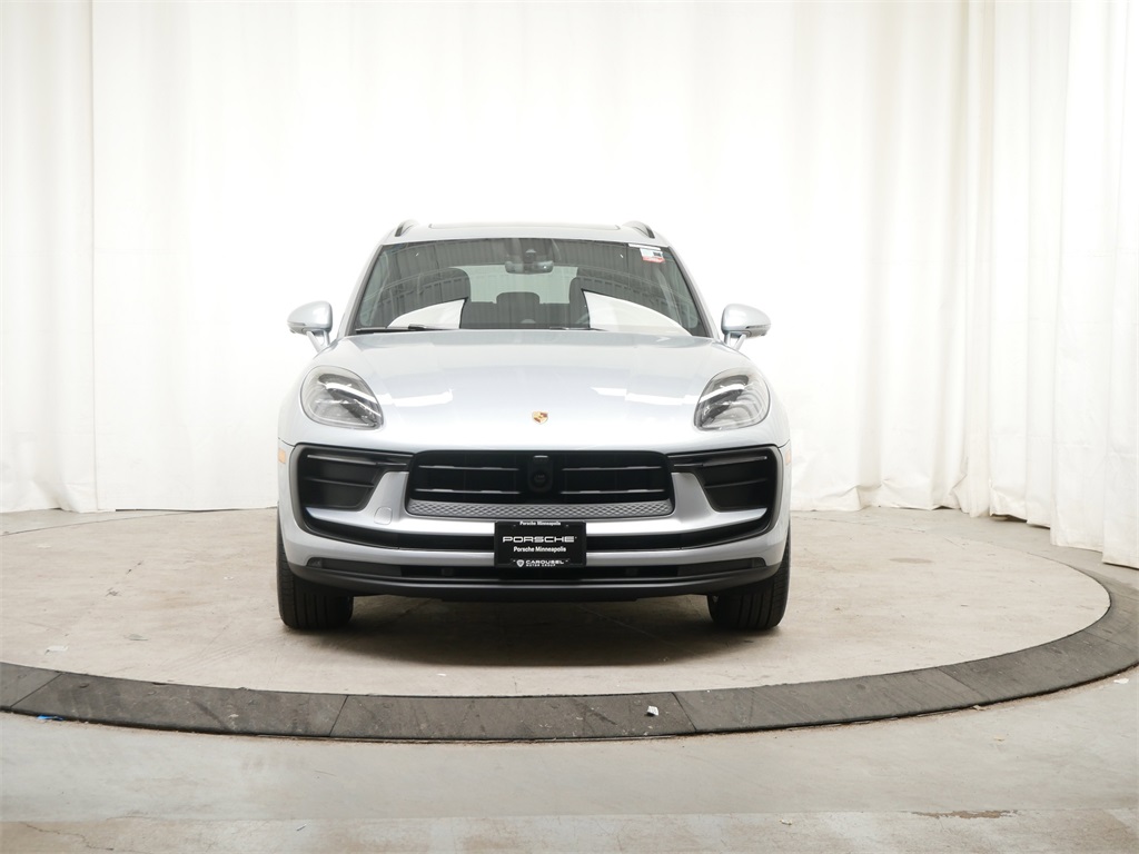 2024 Porsche Macan T photo 12