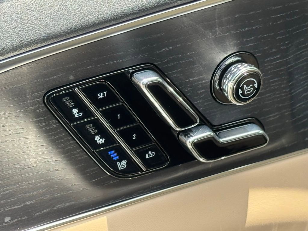 2025 Cadillac Lyriq Luxury photo 19