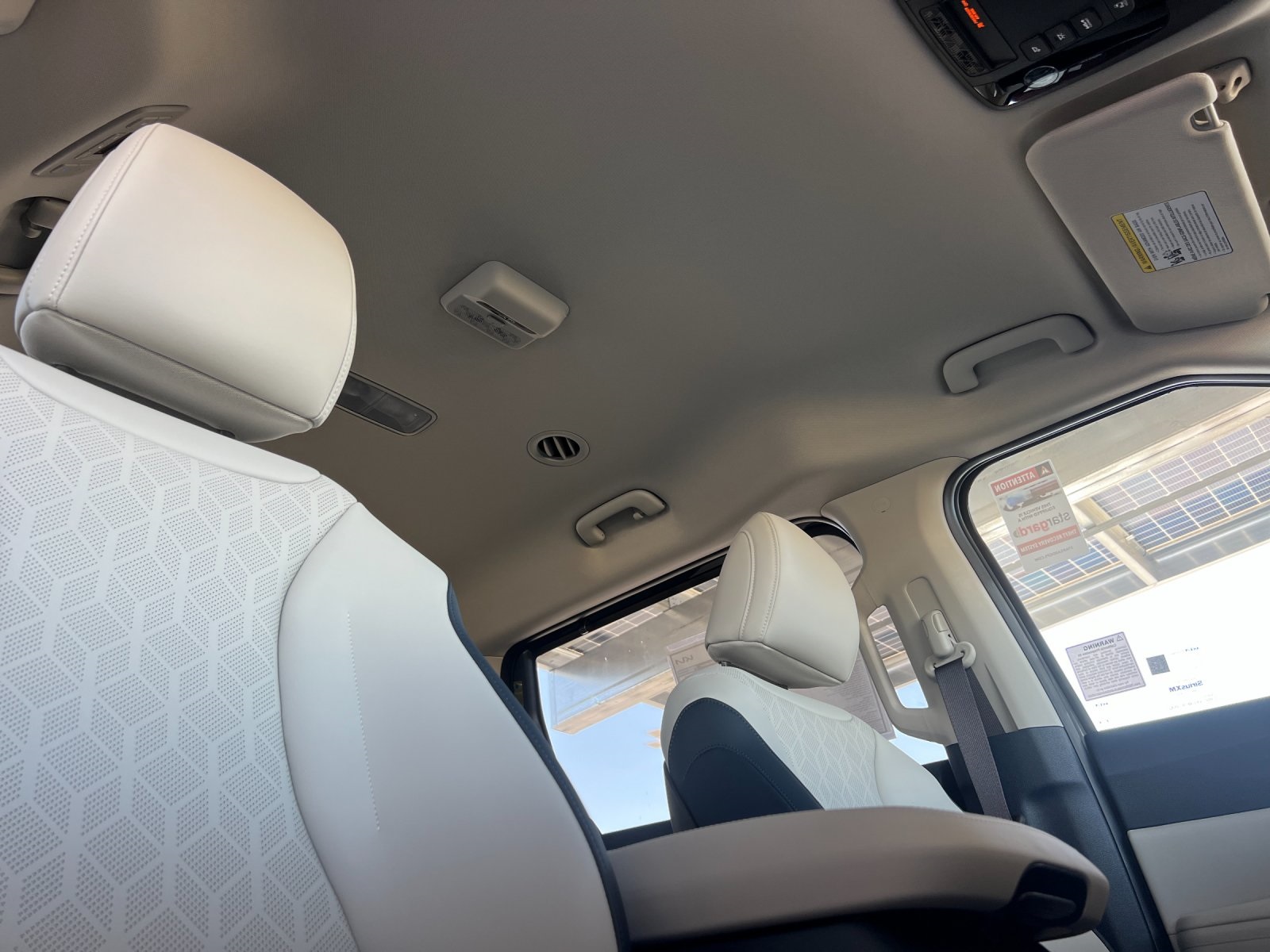 2026 Kia Carnival EX photo 18