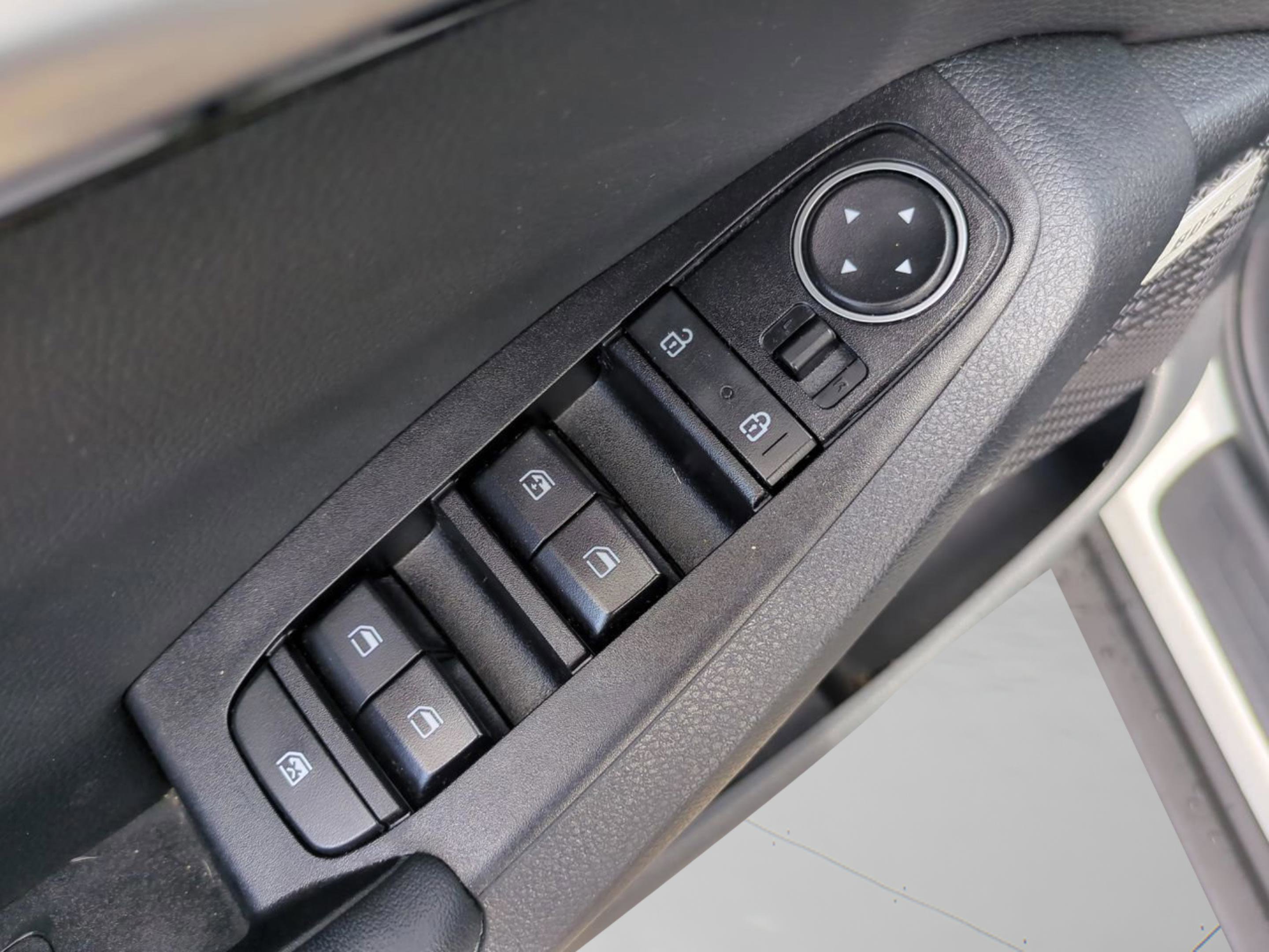2022 Kia Seltos SX photo 23
