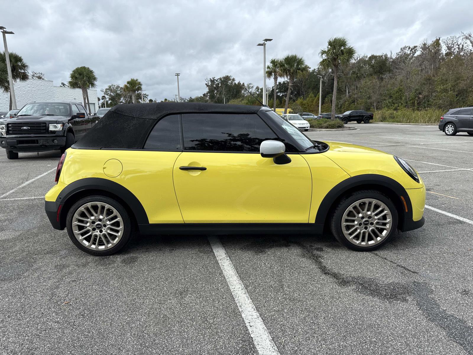 2025 MINI Convertible S's photo