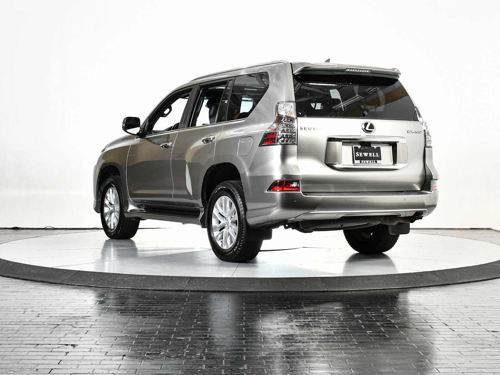 Certified Used 2023 Atomic Silver Lexus 460 Premium image 4