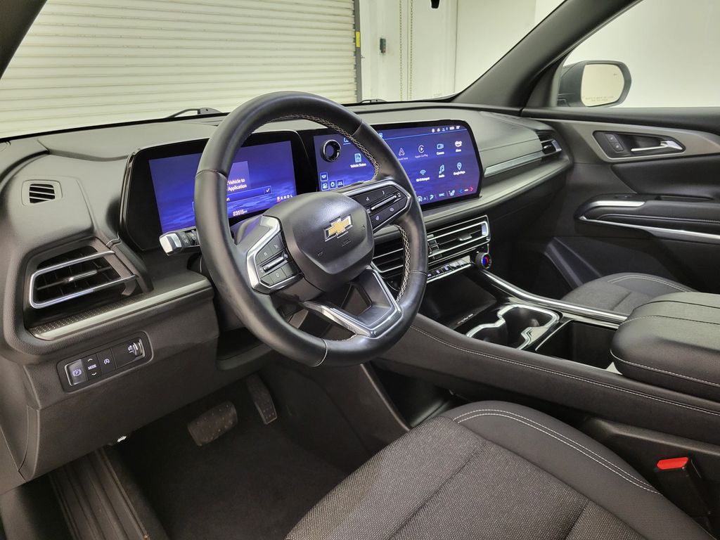 2025 Chevrolet Traverse photo 23