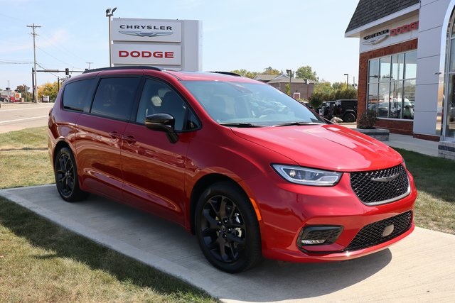 2026 Chrysler Pacifica Limited S Appearance photo 3