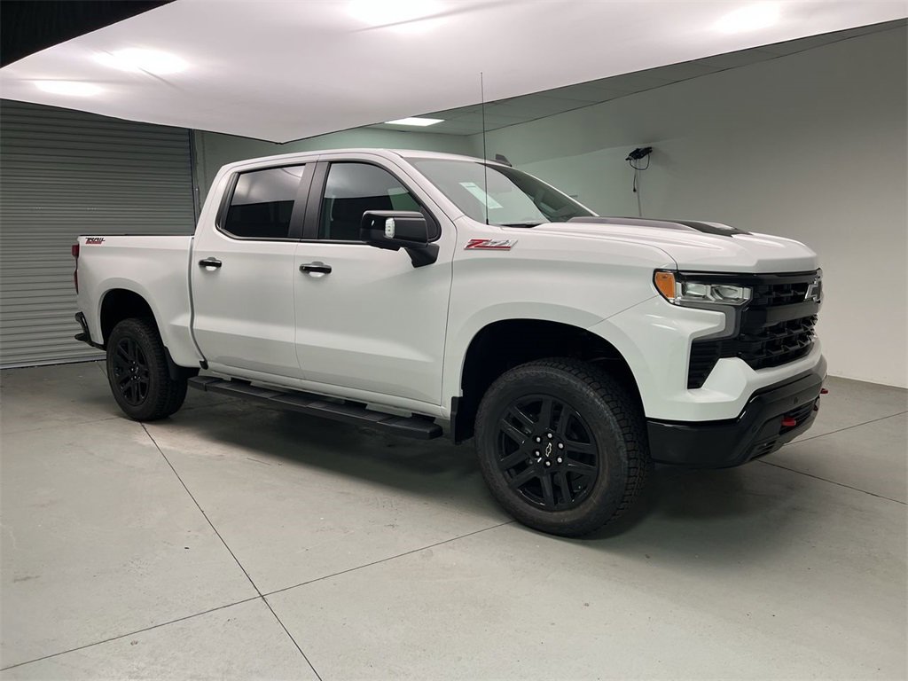 2025 Chevrolet Silverado 1500 LT Trail Boss photo 2