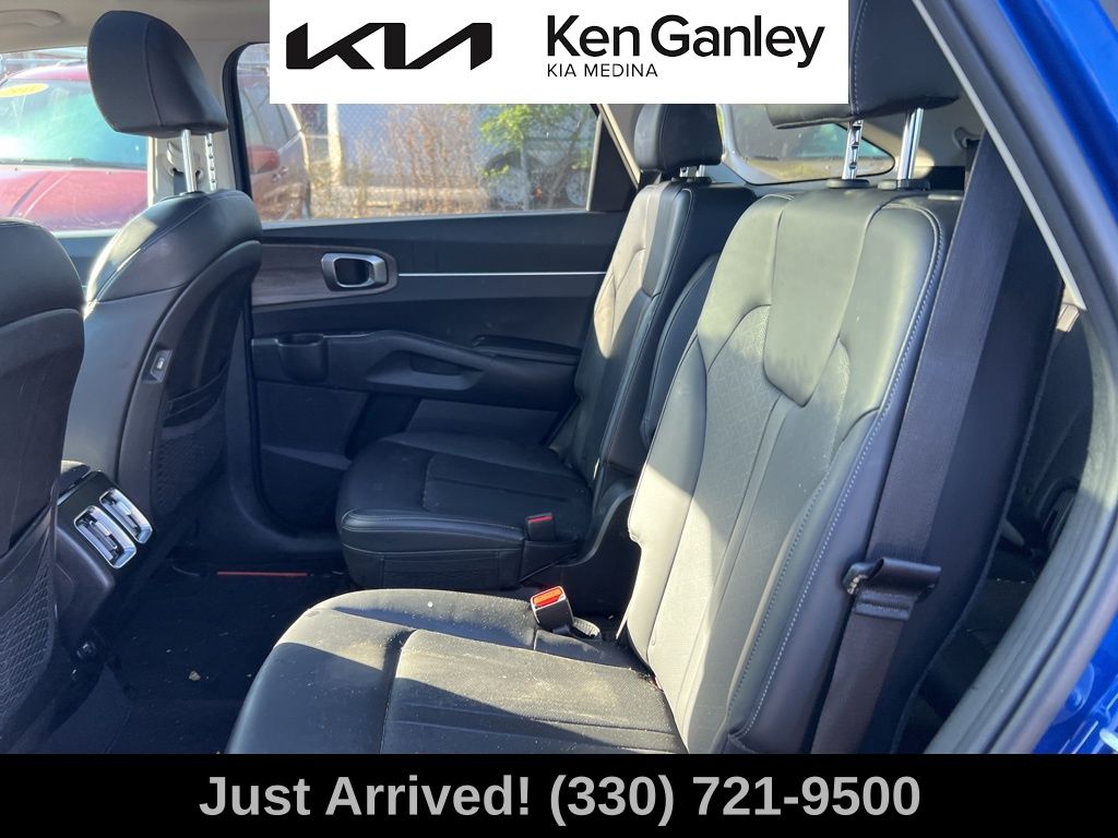 2023 Kia Sorento EX photo 9