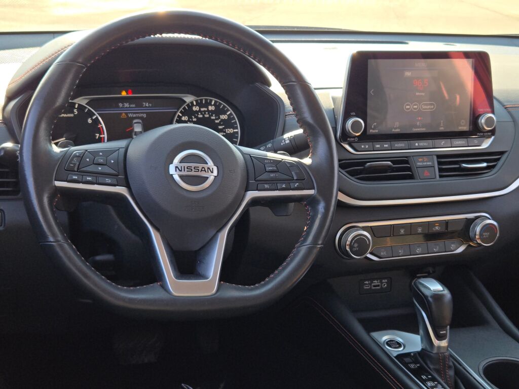 2022 Nissan Altima 2.5 SR photo 13