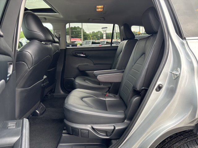 2024 Toyota Highlander LE photo 23