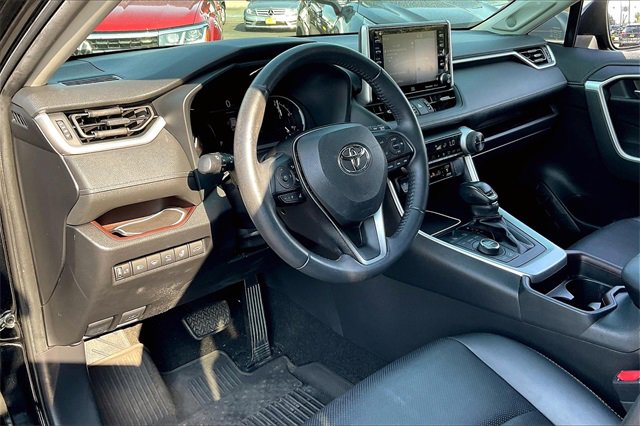 2020 Toyota RAV4 Limited photo 12