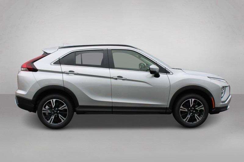 2024 Mitsubishi Eclipse Cross SE photo 2