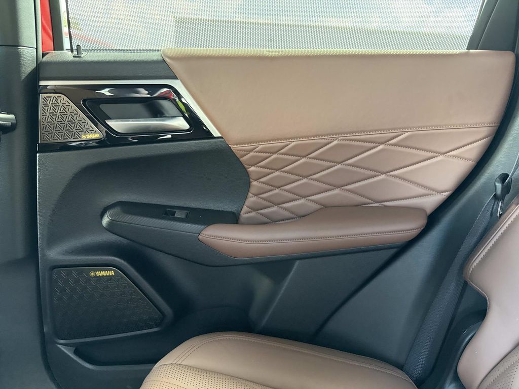 2025 Mitsubishi Outlander SEL photo 14