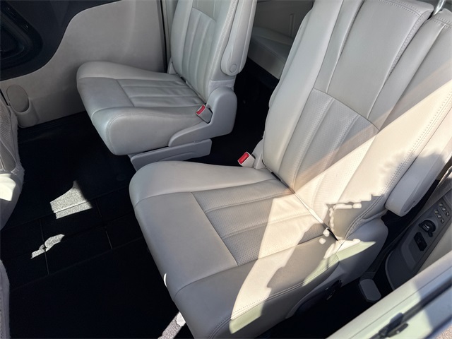 2013 Chrysler Town & Country photo 25