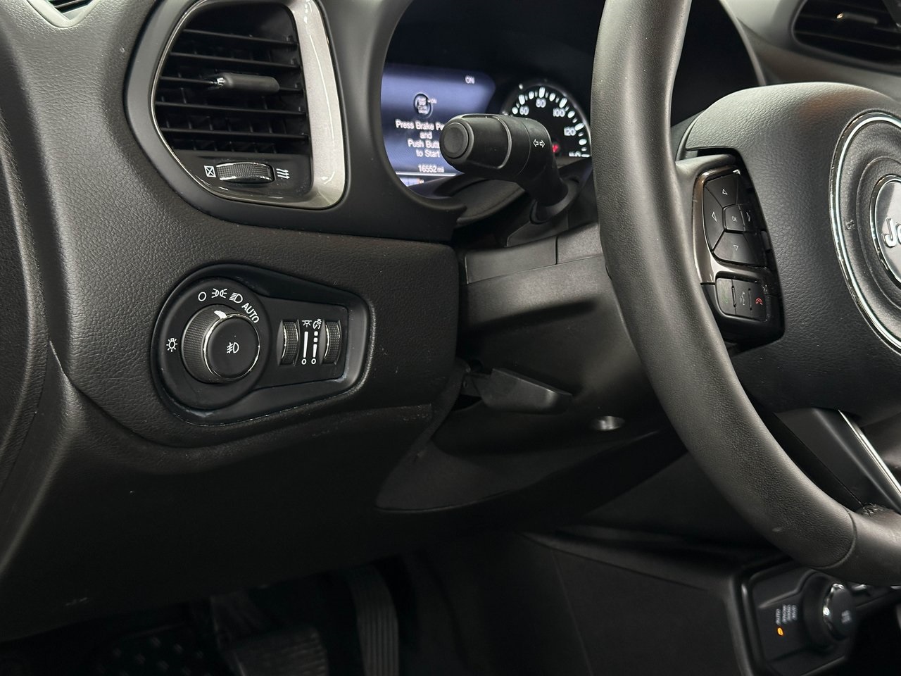 2022 Jeep Renegade Latitude photo 23
