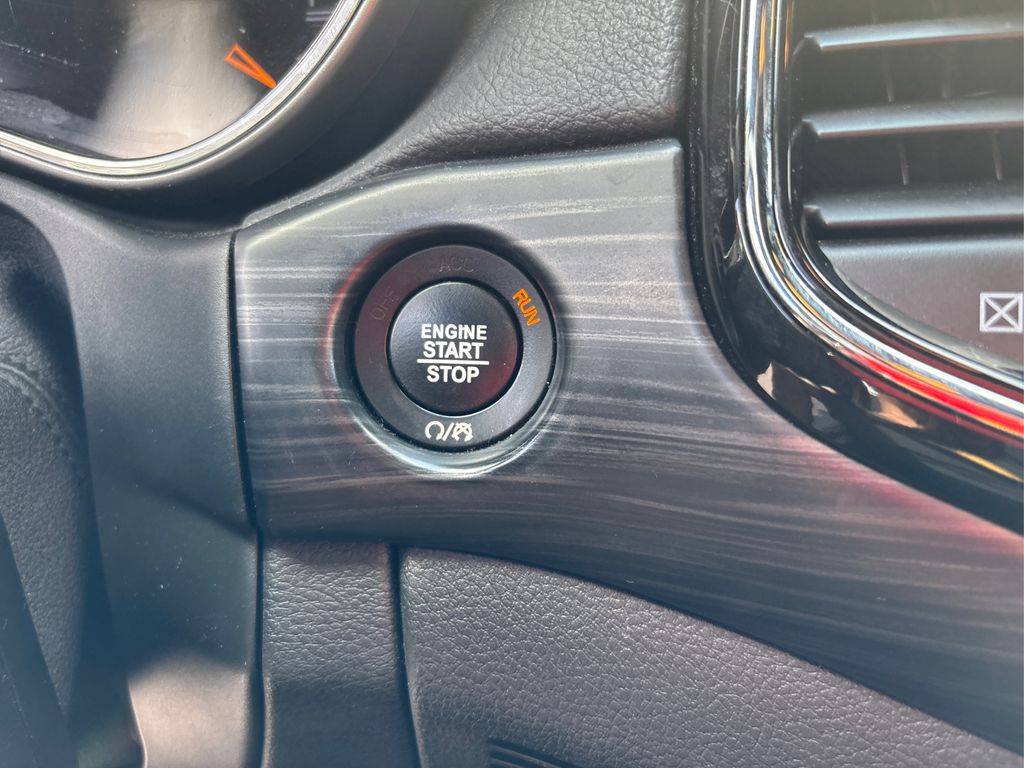 2021 Jeep Grand Cherokee Laredo X photo 29