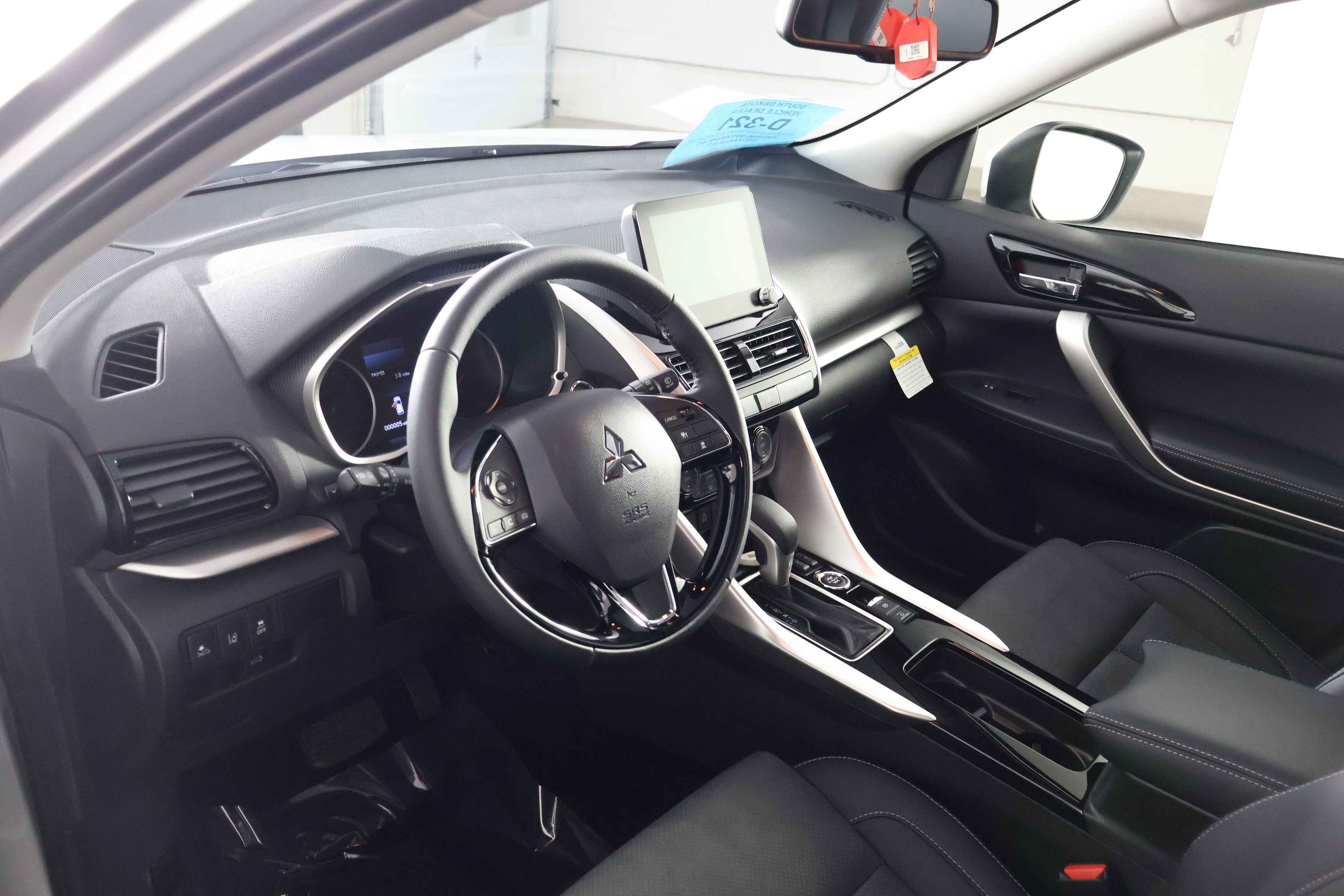 2025 Mitsubishi Eclipse Cross SE photo 2