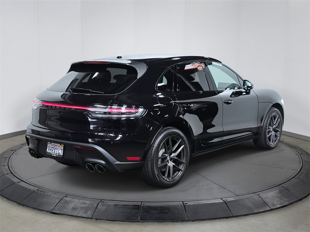 2024 Porsche Macan T photo 7